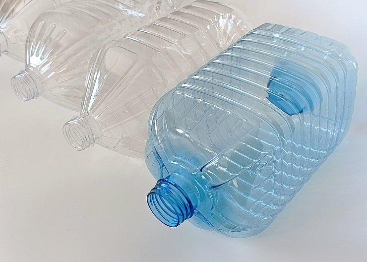 Пластиковые бутылки ПЭТ объемом 4-5 литров