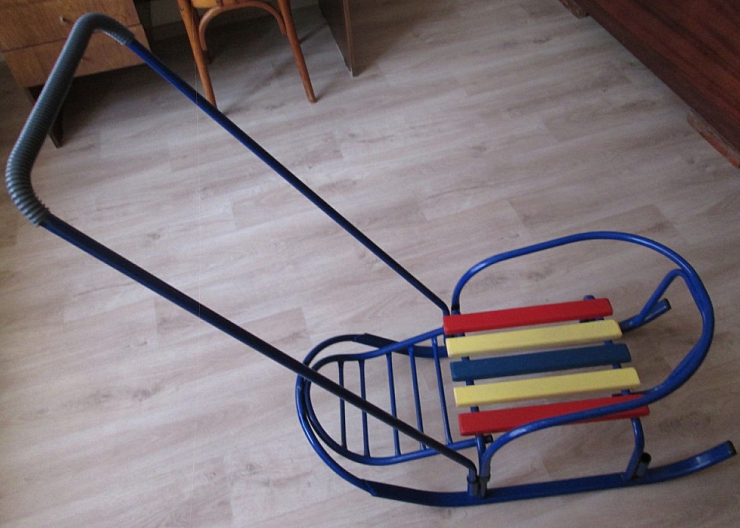 Санки с длинной ручкой 2